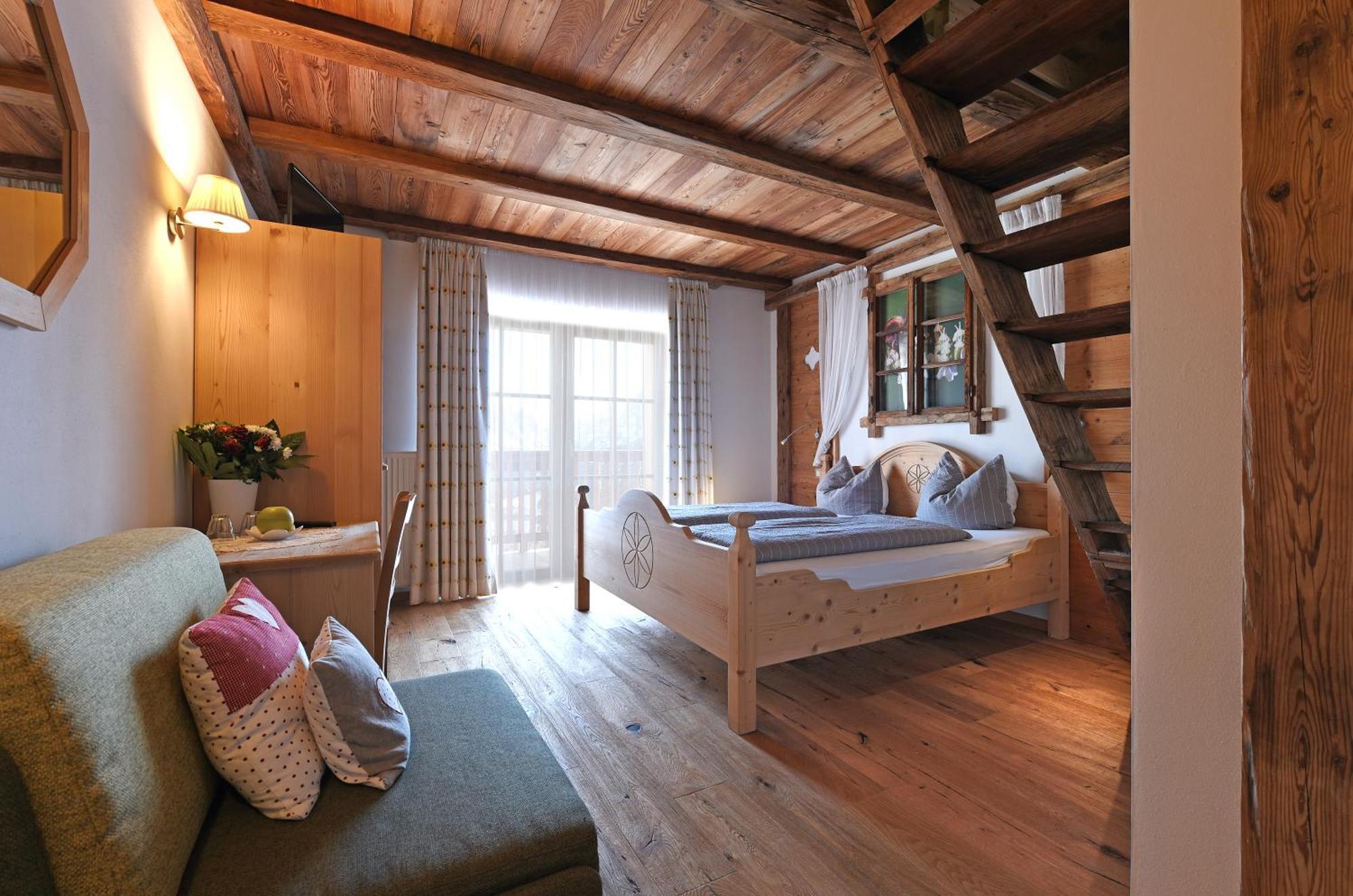 Deluxe Double Room with Balcony,1619183012:JPEG