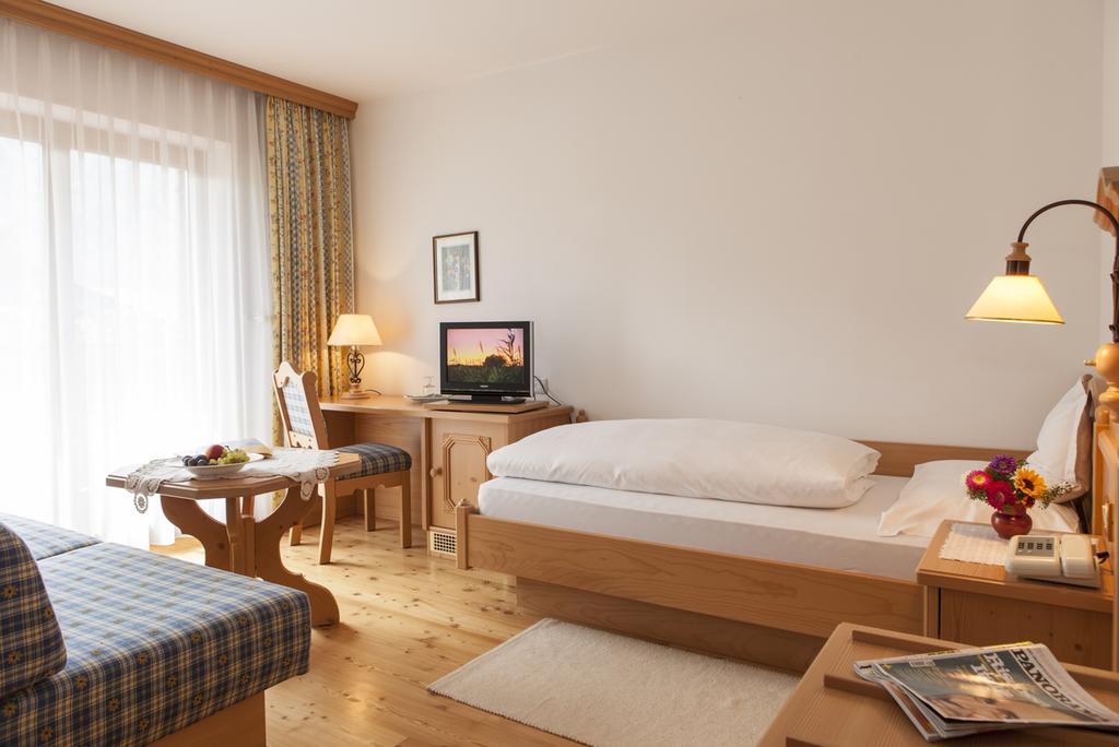 Single Room,720844822:JPEG