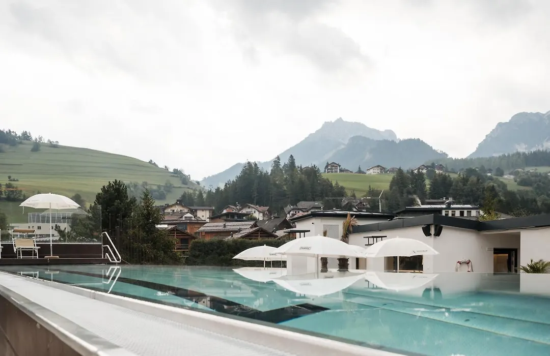 Al Plan, A Mountain Moving Hotel-1