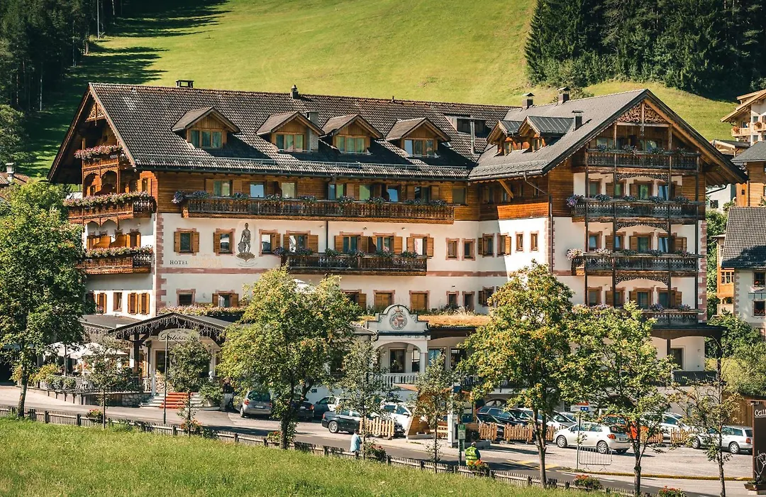Kristallhotel Corona-Krone-1